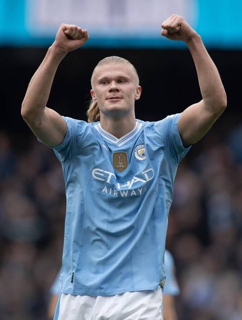 2025中超最佳阵容：蓉城4人入选，法比奥等8名外援在列（2025中超最佳阵容出炉：蓉城4将上榜，法比奥领衔8名外援入选）