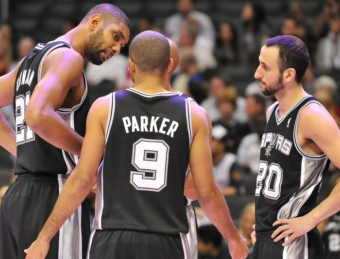 詹姆斯时隔14年再次来蓉，现场表白“我太爱成都了”，球迷冒雨齐聚万象城集体高呼“LBJ”（阔别14年詹姆斯再访成都：现场告白“太爱成都”，万象城球迷冒雨齐喊“LBJ”）