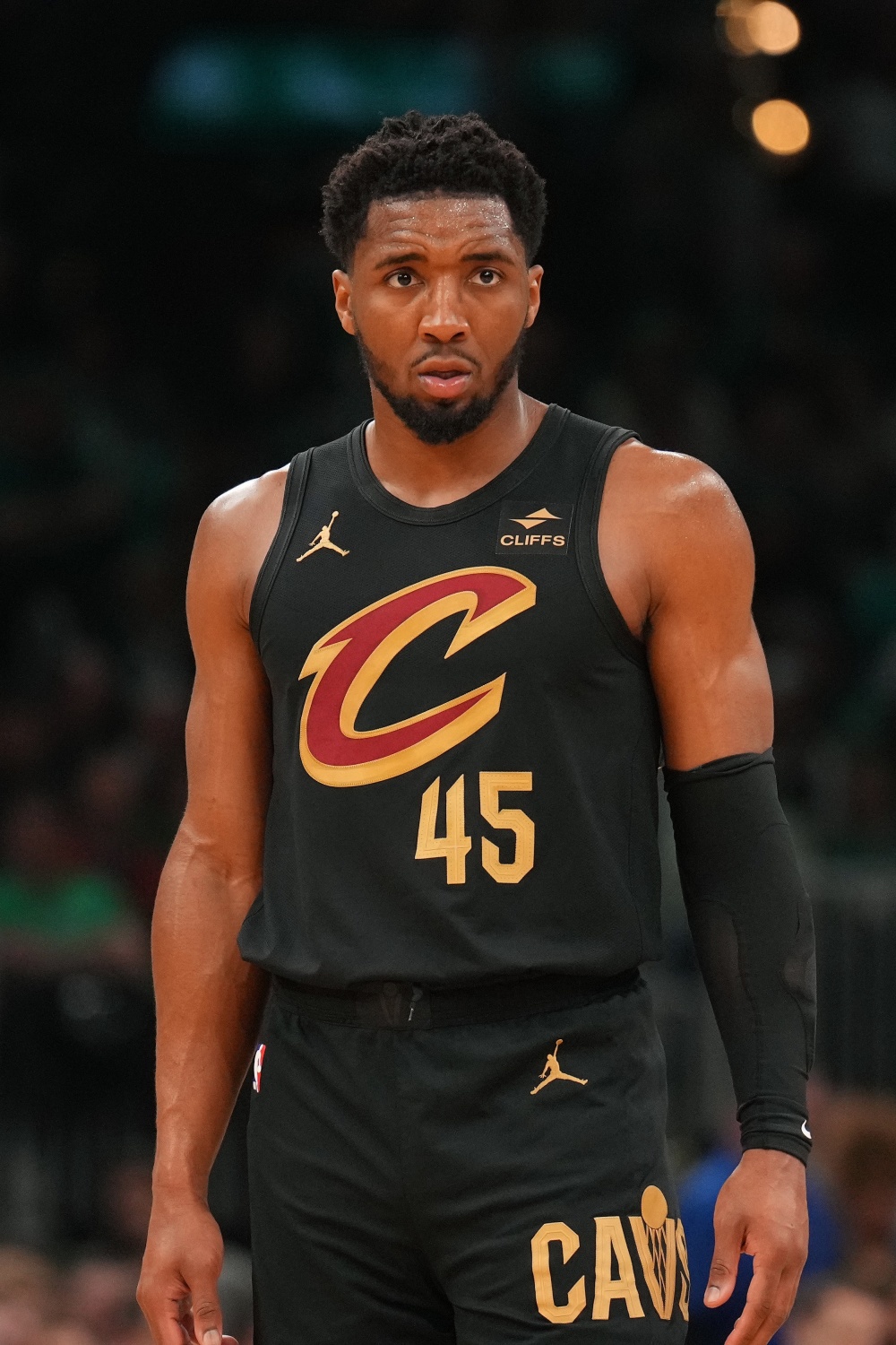 枪手是夺冠热门？萨卡：不能被人们的言论左右，我只专注当下（阿森纳被看好夺冠？萨卡：不受舆论左右，只专注眼前）