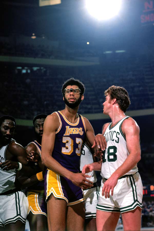 独行侠队记：浓眉表示他计划出战明天对阵火箭的背靠背比赛（独行侠记者：浓眉称计划出战明日背靠背对阵火箭的比赛）