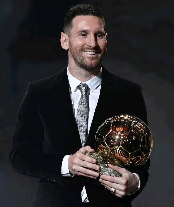 马丁内斯：C罗在葡萄牙不存在“特殊待遇”，每名球员都应被认真对待（马丁内斯：C罗在葡萄牙无“特权”，全队球员一视同仁）