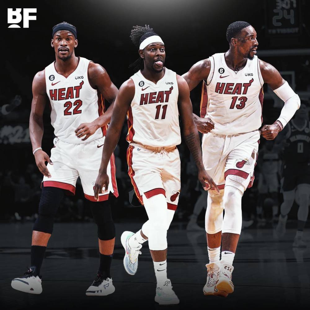 邮报：明年世界杯上下半场中段设强制补水时间，每次三分钟（邮报：明年世界杯每半场中段将设3分钟强制饮水暂停）