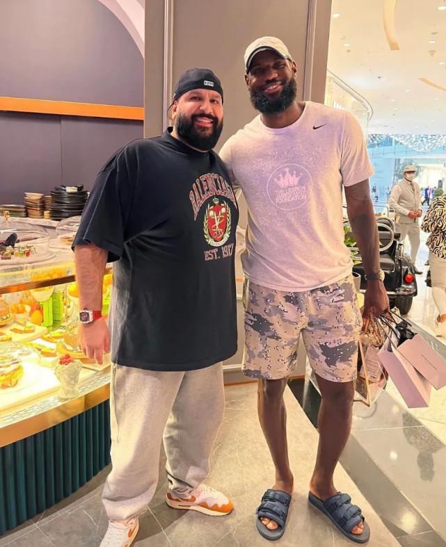 记者：恩昆库在冬窗的未来值得关注；米兰会和经纪人谈莱万（名记：恩昆库冬季转会动向值得留意，AC米兰将与莱万经纪人会面）