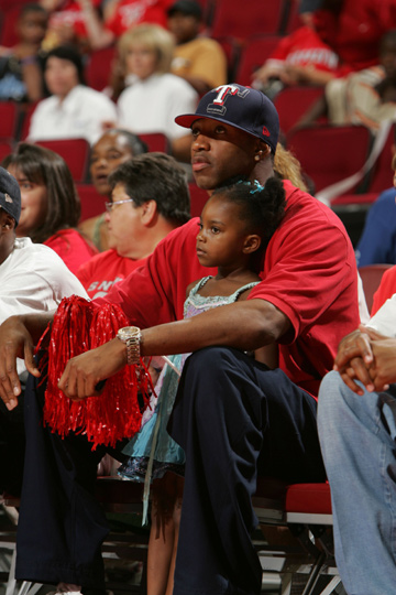 梅里诺：我努力适应了9号位；为小将们感到非常骄傲（梅里诺：全力适应中锋位置，为小将们倍感自豪）