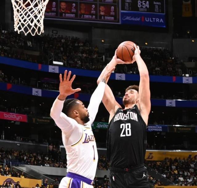 沪媒谈海港亚冠失利：并非不用心，伤病影响是无奈的现实（沪媒评海港亚冠出局：非因不尽力，伤病困扰成无奈现实）