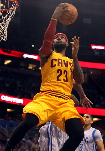 孙继海晒视频发出疑问：为什么现在小孩顺拐那么多（孙继海晒视频提问：为何如今孩子顺拐现象这么多？）