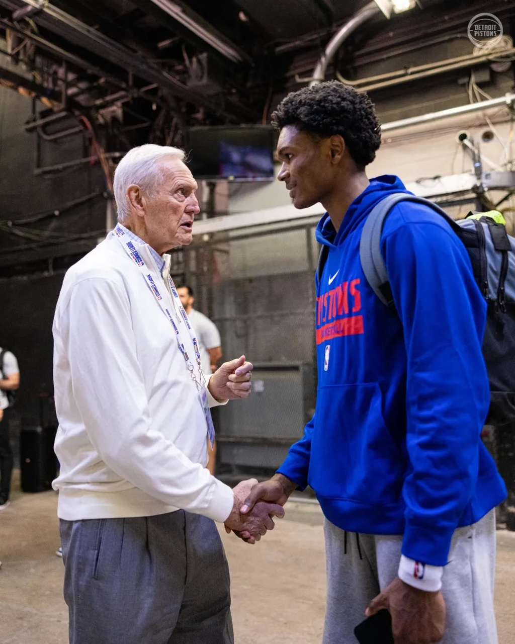 意媒：桑德兰想先租后买从米兰签圣地亚哥，已联系球员经纪人（意媒：桑德兰欲以租借+买断方式从米兰引进圣地亚哥，已与其经纪人接触）