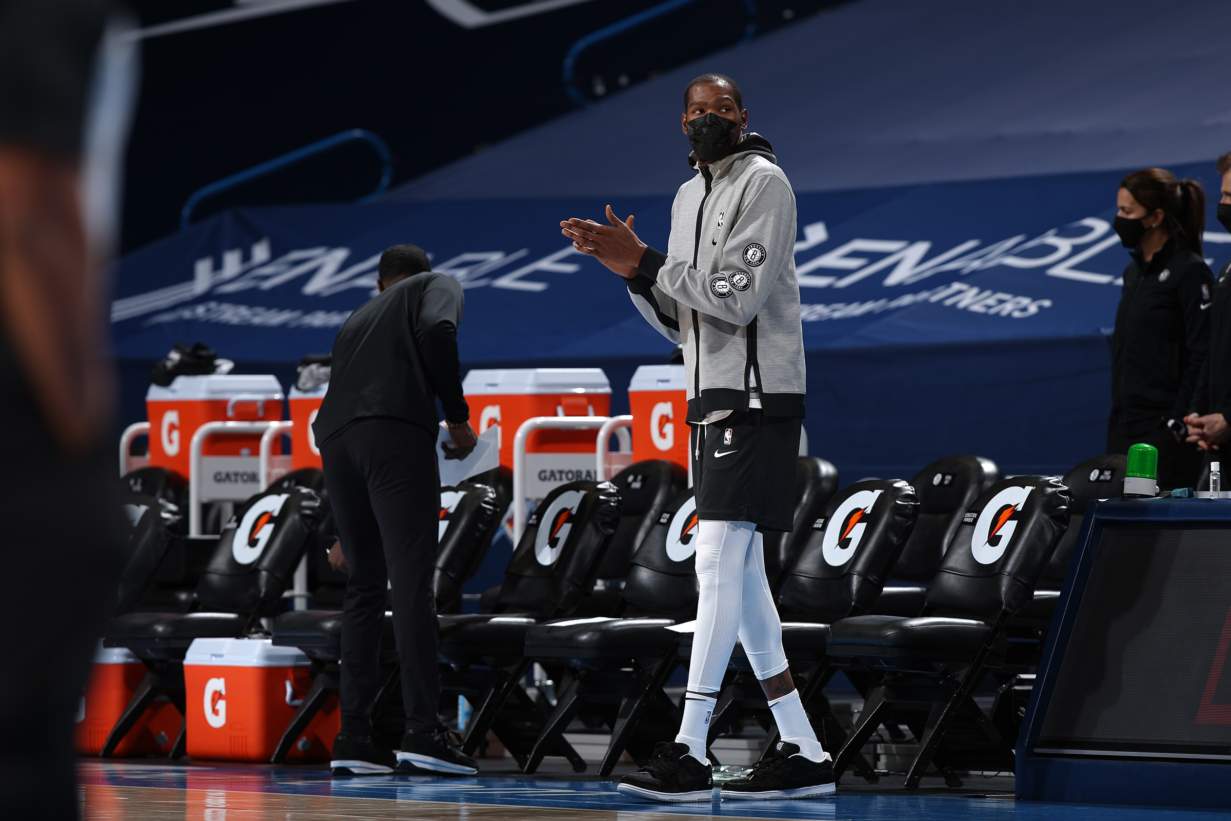 费尔明伤愈复出，巴萨迎来2025冲刺关键时刻（费尔明伤愈回归，巴萨开启2025冲刺关键阶段）