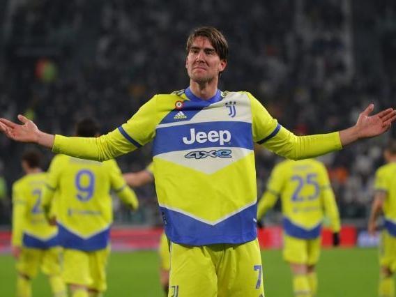 穆帅：对阵葡乙球队时球员态度不端正，中场休息我想换9个人（穆里尼奥：面对葡乙对手队员态度欠佳，半场我想换掉9人）