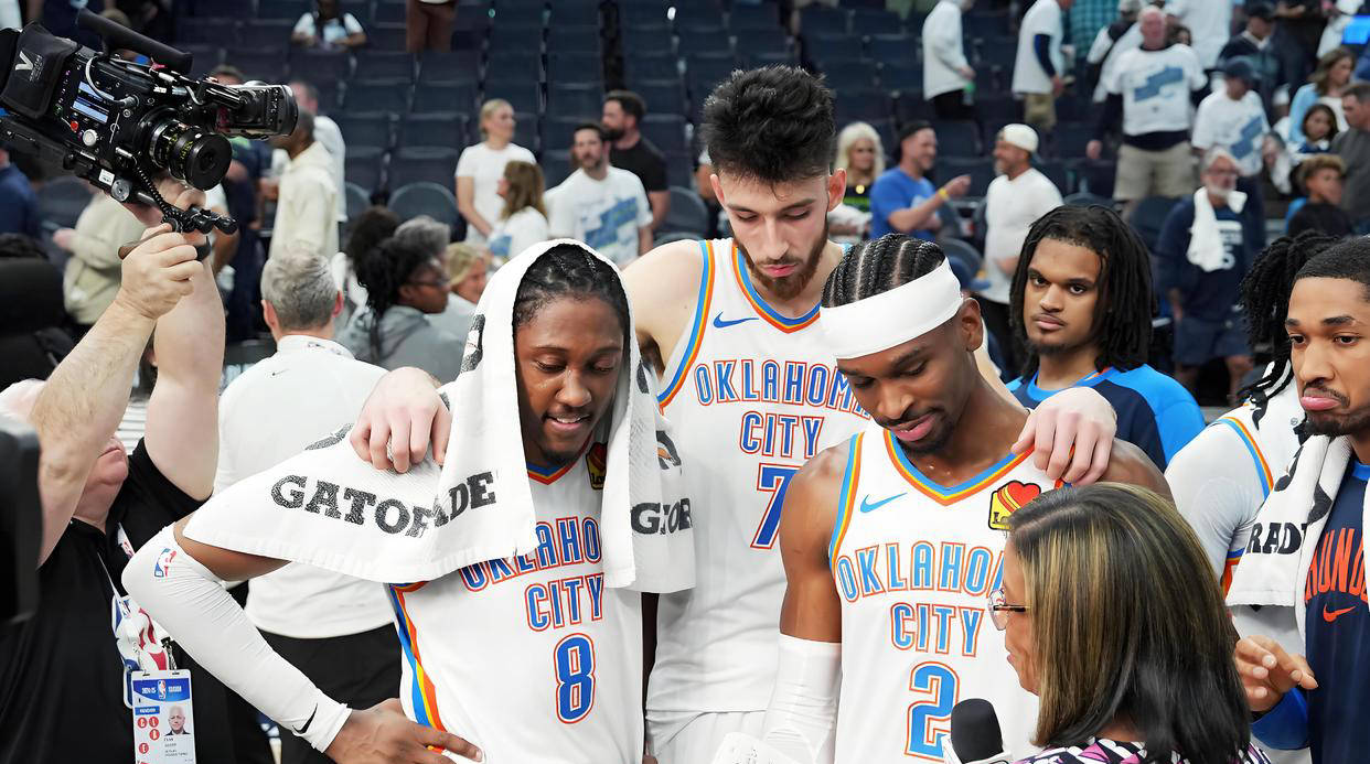 米体：将有一万名左右的那不勒斯球迷远征罗马，警方压力很大（米体：近万名那不勒斯球迷将客赴罗马，警方安保压力陡增）